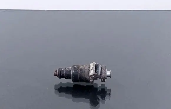 Audi A4 S4 B5 8D Fuel injector 078133551D 078133551