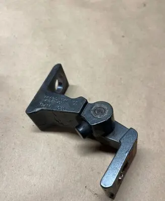 Audi A7 S7 4G Front door lower hinge 4H0831401