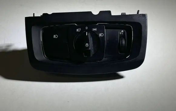 BMW X5 F15 Light switch 6824887