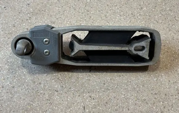 Engine mount bracket