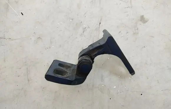 Volkswagen Golf VI Front door upper hinge 1K0831402