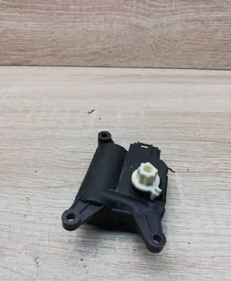 Volkswagen Golf V Air flap motor/actuator 0132801345