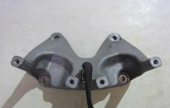 BMW 6 F12 F13 Gearbox mounting bracket 6775909