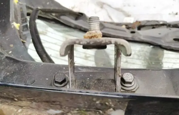 Renault Megane II Tailgate/trunk/boot hinge