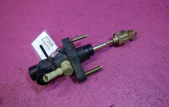 Toyota Corolla Verso E121 Clutch slave cylinder 