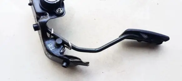 Toyota Corolla Verso AR10 Accelerator throttle pedal 7811135030 78111-35030