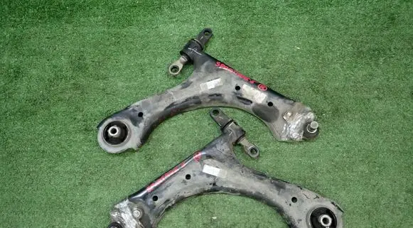 KIA Sportage Front lower control arm/wishbone 