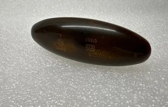 Front fender indicator light