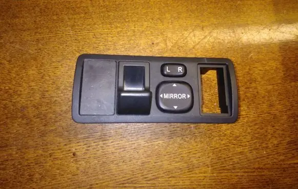 Toyota Avensis T220 Wing mirror switch 777663 183574