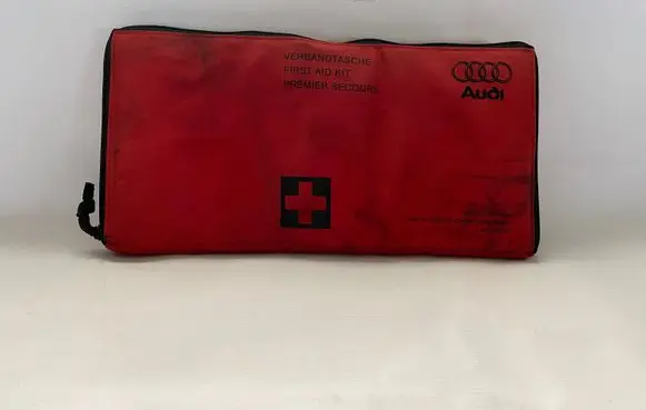 Audi A4 S4 B8 8K First aid kit 8K0860282