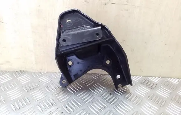 Volvo S40, V40 Engine mounting bracket