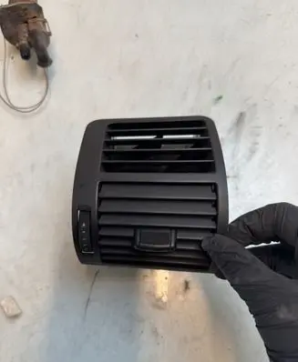 Audi A2 Dash center air vent grill 8Z0820901C