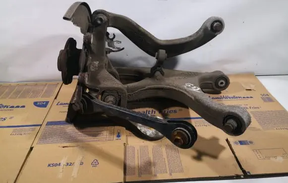Rear wheel hub spindle/knuckle