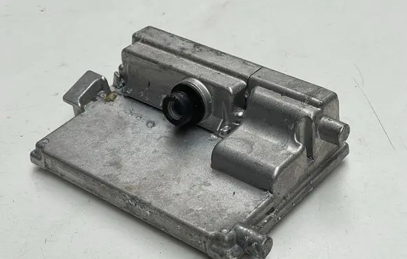 Volkswagen Polo VI Rear glass lock/latch W471 2Q0980653H