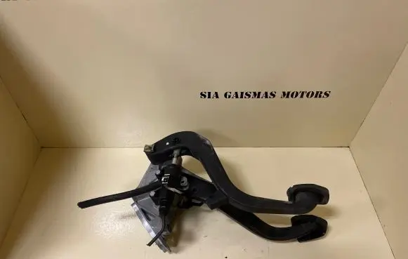 BMW 1 E81 E87 Pedal assembly 42322403 AIS19C03