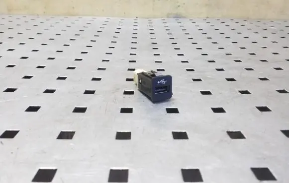 BMW 5 F10 F11 USB socket connector 61319167196 9167196