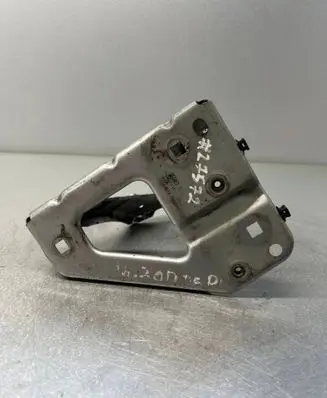 Audi A6 S6 C6 4F Fender mounting bracket 4F0821136