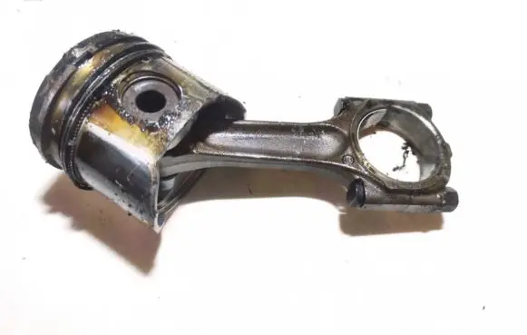 Citroen C5 Piston with connecting rod