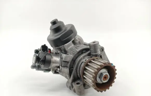 Dacia Sandero Fuel injection high pressure pump 0445010704 167007358R