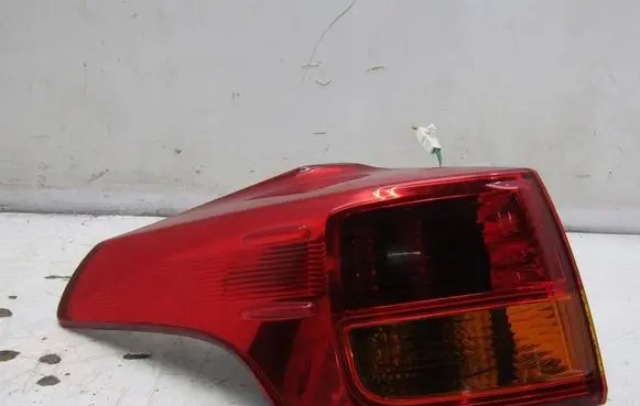 Toyota RAV 4 (XA40) Rear/tail lights 1111