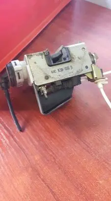 Audi A6 S6 C4 4A Rear door lock 4A0839016