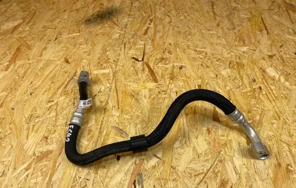Volvo XC40 Air conditioning (A/C) pipe/hose 6834655