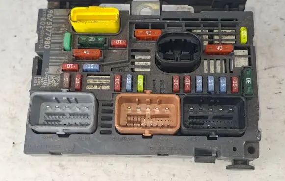 Citroen C4 I Picasso Fuse module 9675877980