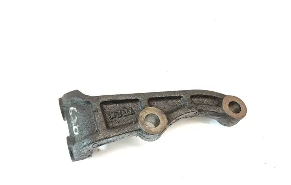 Hyundai Santa Fe Engine mounting bracket