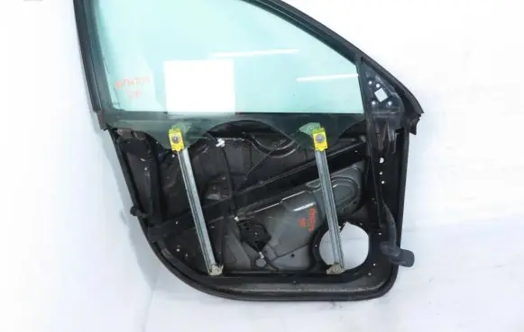 Volkswagen Touareg I Front door window/glass frame 