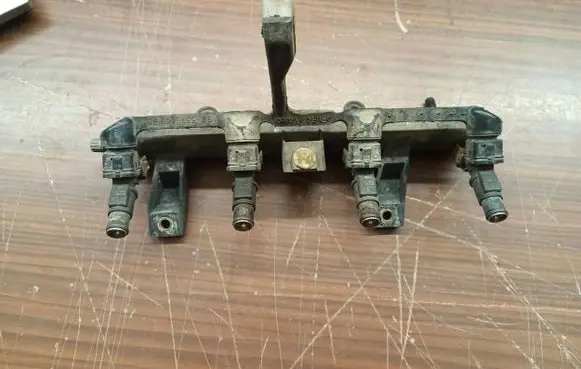Peugeot 206 Fuel injector 01f002a