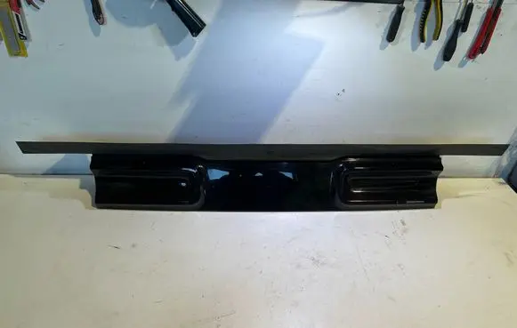 Dodge Challenger Tailgate rear/tail lights 68404882AA 00186050