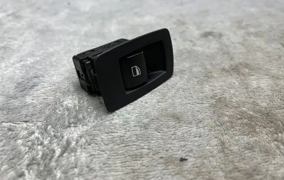 BMW 3 E90 E91 Rear glass lock/latch C732 6945874