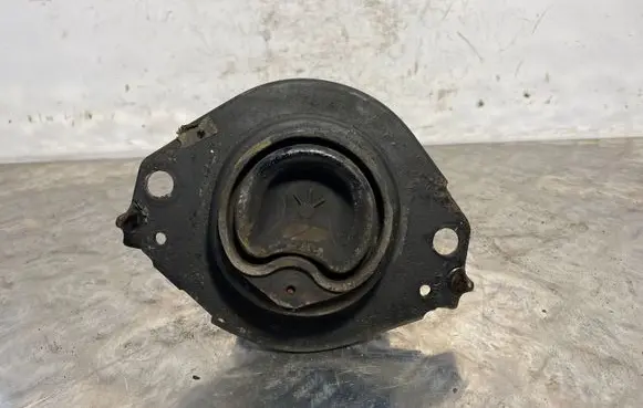 Jeep Grand Cherokee Engine mount bracket