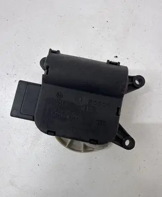 Audi A4 S4 B6 8E 8H Air flap motor/actuator 8E1820511