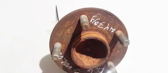 Rear wheel hub