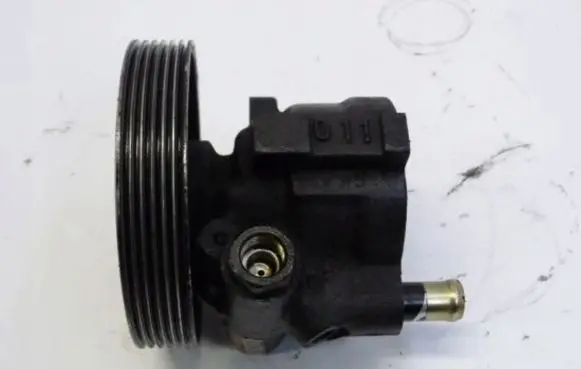 Renault Clio I Power steering pump 7700431286
