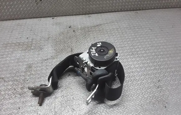 Mazda 2 Rear seatbelt