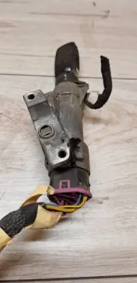 Volkswagen PASSAT B5.5 Ignition lock 4B0905851C