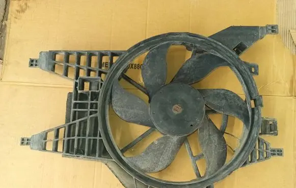 Renault Kangoo II Electric radiator cooling fan 8240549