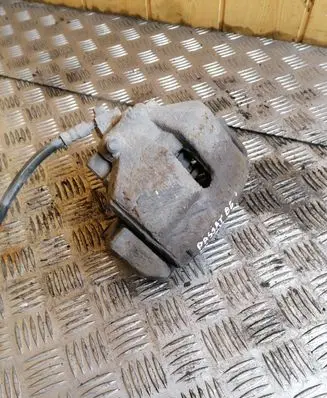 Volkswagen PASSAT B6 Front brake caliper