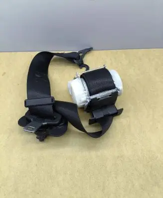 BMW 3 E90 E91 Front seatbelt 33059848
