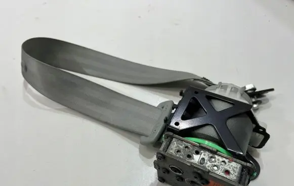 Audi A8 S8 D2 4D Rear seatbelt 4H0857805A | 68475634065315,361