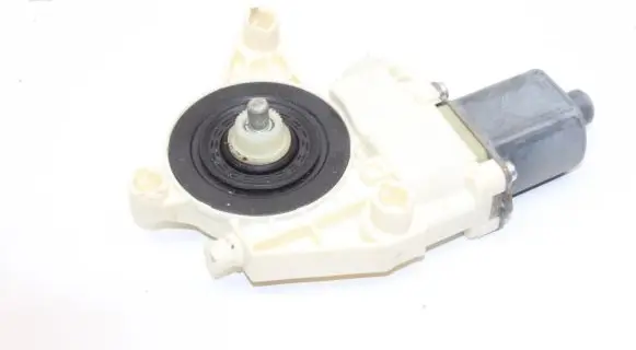 Mercedes-Benz A W176 Front door window regulator motor A2469065100