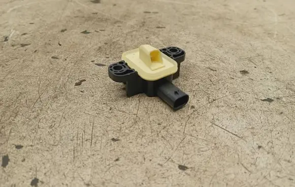 Mercedes-Benz GL X166 Airbag deployment crash/impact sensor A1668210351 56054084AA