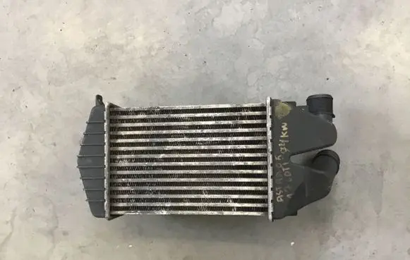 Opel Astra H Intercooler radiator 13213402