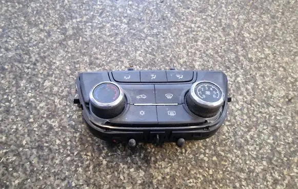 Buick Encore I Climate control unit
