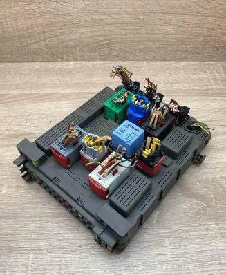 Peugeot 607 Central body control module 9654696080