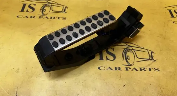 Mercedes-Benz G W461 W463 1st Gen Accelerator throttle pedal A2303000104