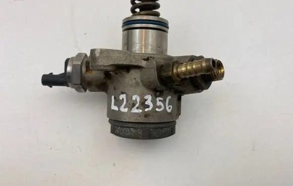 Audi A6 S6 C7 4G Fuel injection high pressure pump 079127025AE 240613 HFS034136F