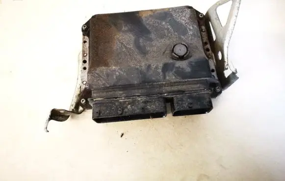 Toyota Avensis T270 Engine control unit/module 8966105d30 89661-05d30